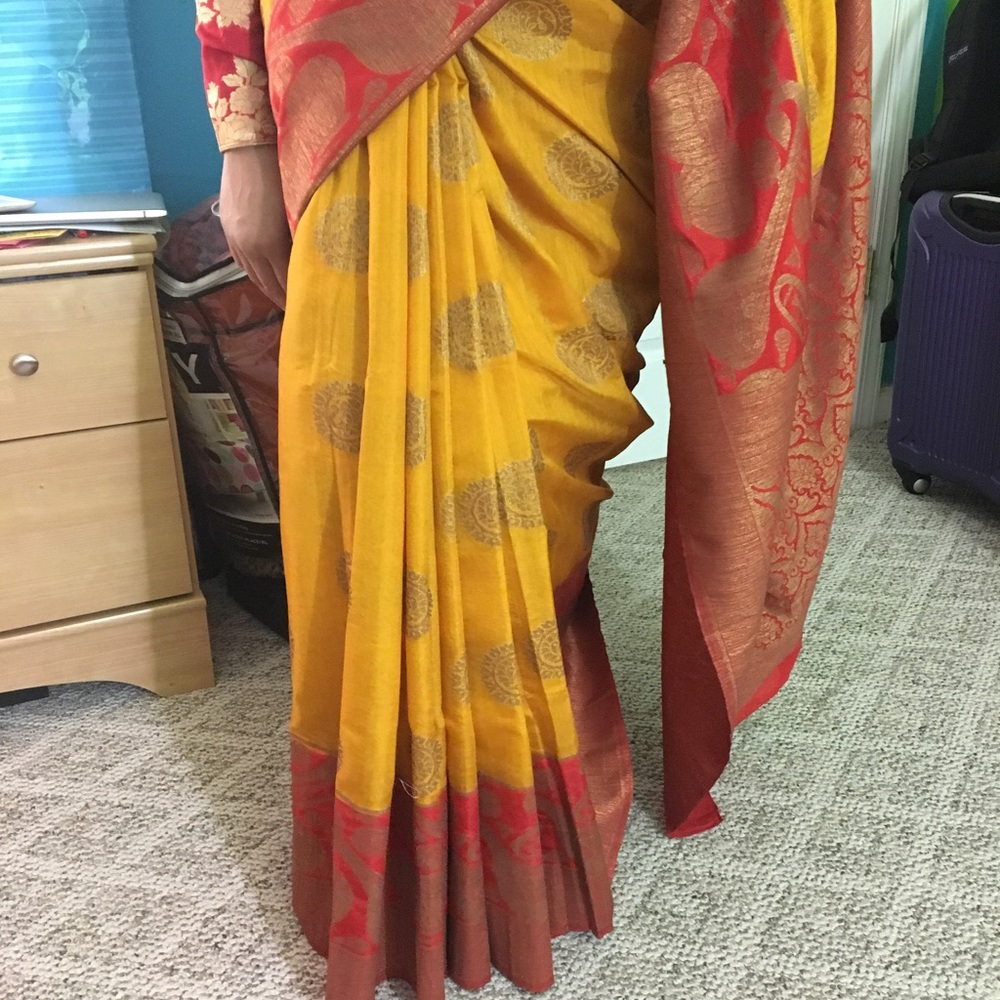 Saree - Picture 2 of 3
